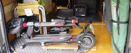 折りたたんで自動車のトランクに乗せたZERO9